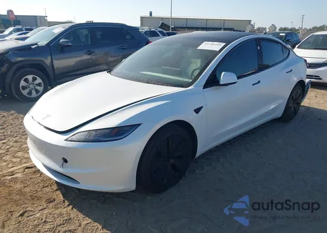2025 Tesla Model 3 Long Range All-Wheel Drive z USA, uszkodzony, nr VIN 5YJ3E1EB5SF888425